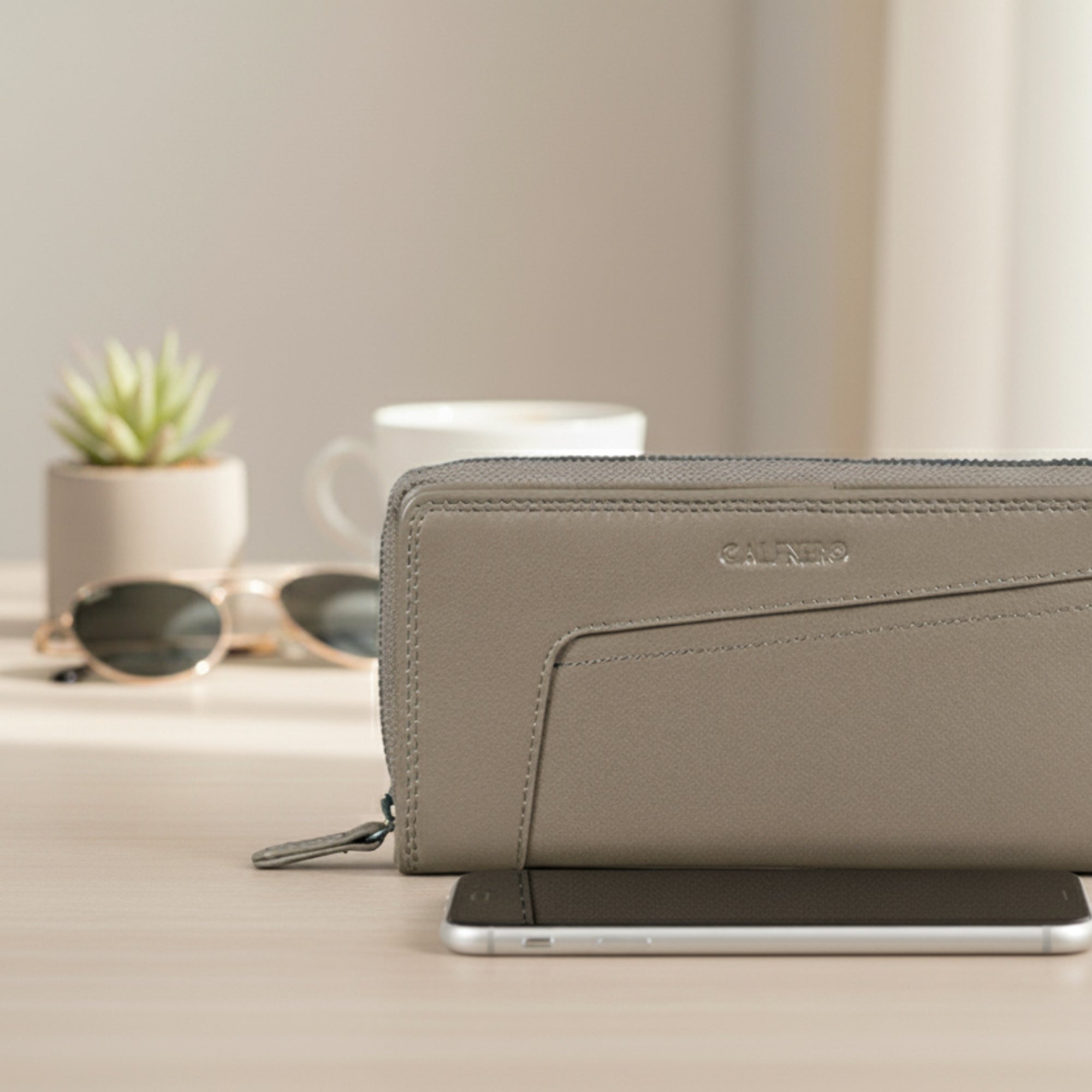 "Delilah" Women's Wallet