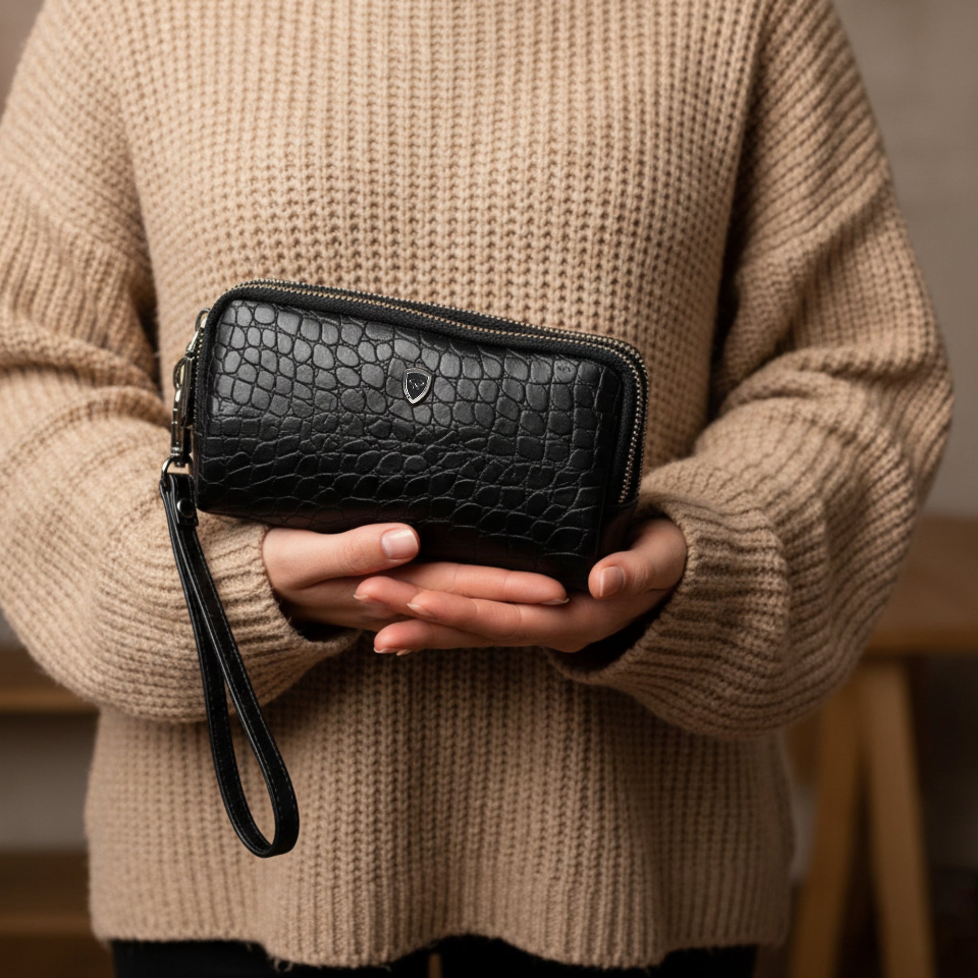 "Voyager" Hand Pouch