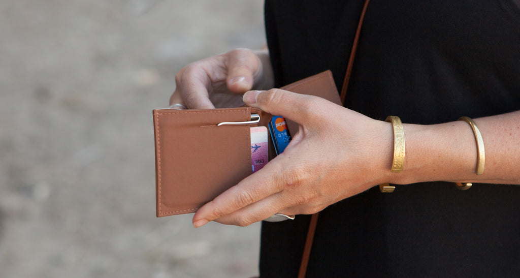 Best Small Wallets for Women 2026: Slim, RFID & Leather | CalfNero